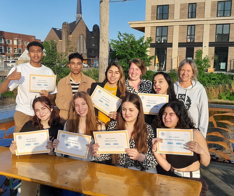 BL4 6 uitreiking certificaatfriends4friends 2