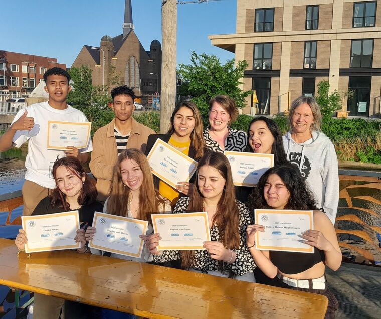 BL4 6 uitreiking certificaatfriends4friends 2